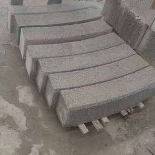 泸州芝麻白弧形路牙石