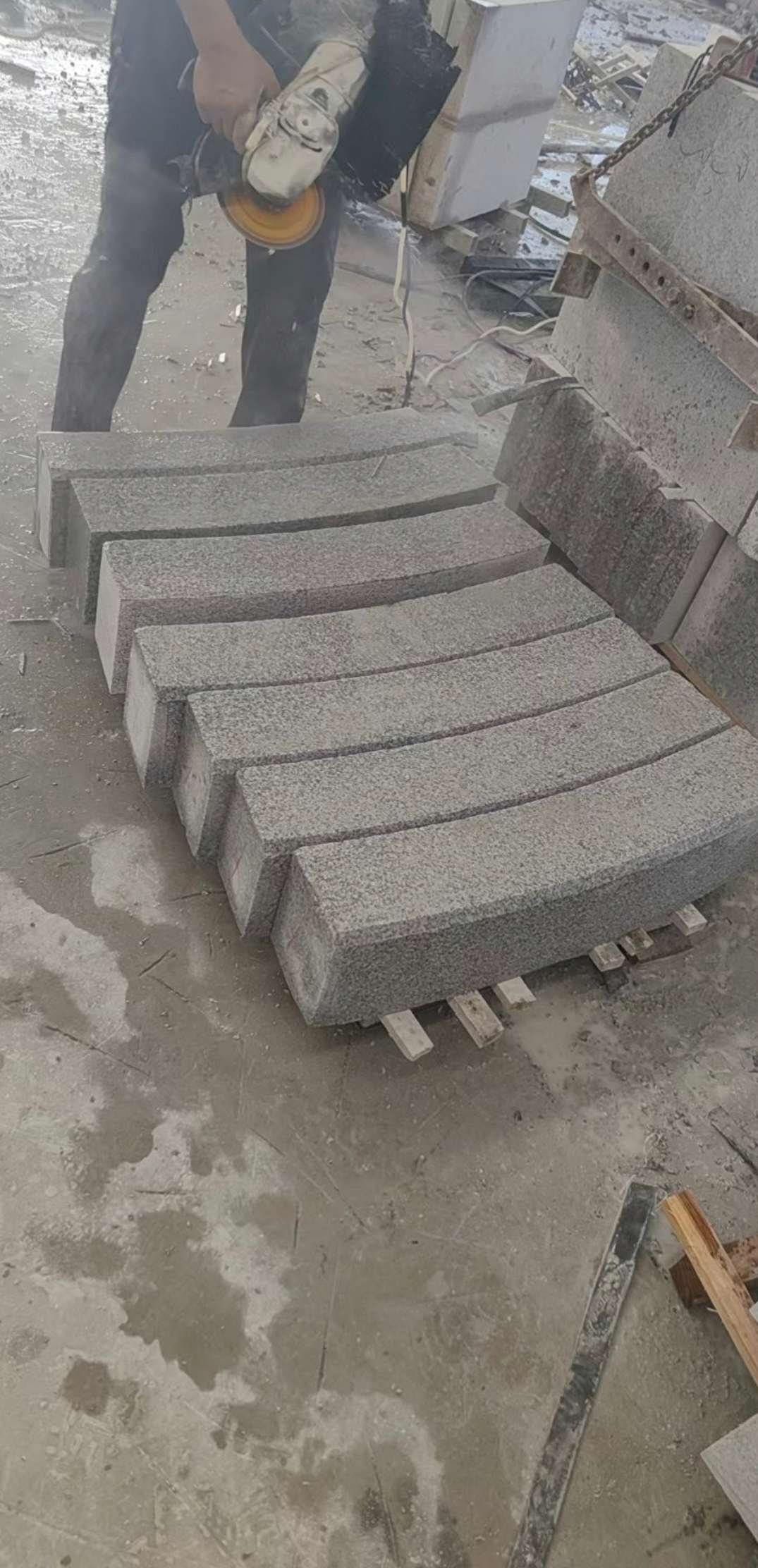 泸州芝麻白弧形路牙石