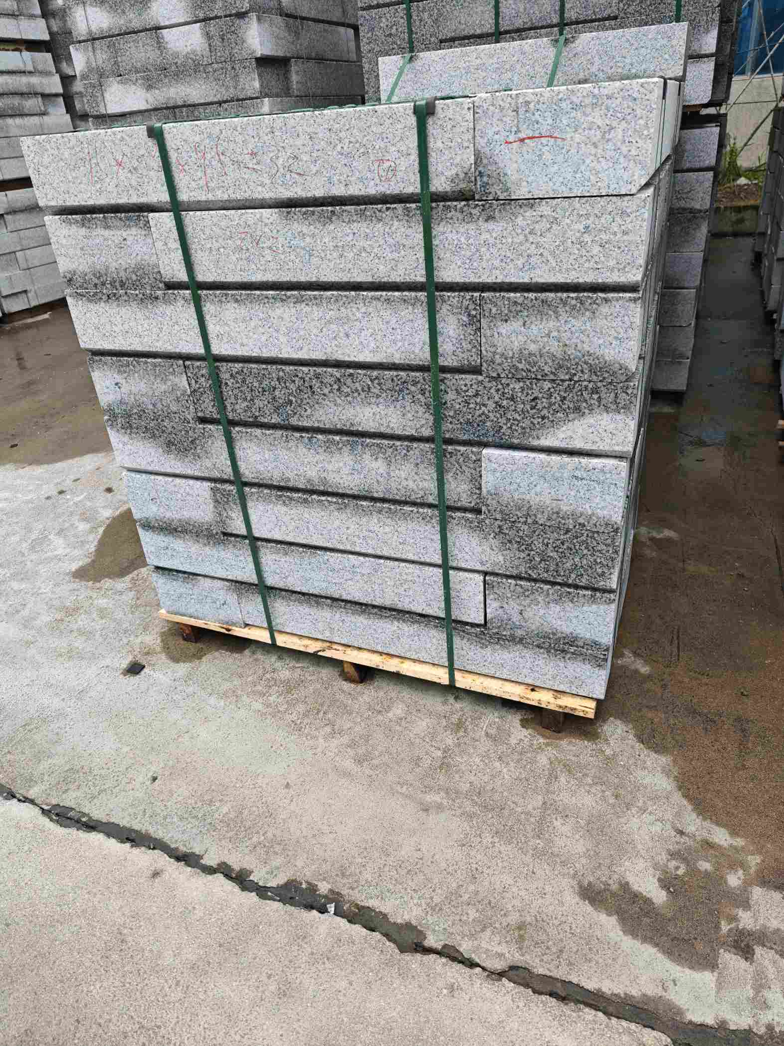 泸州芙蓉白路牙石，马路牙子