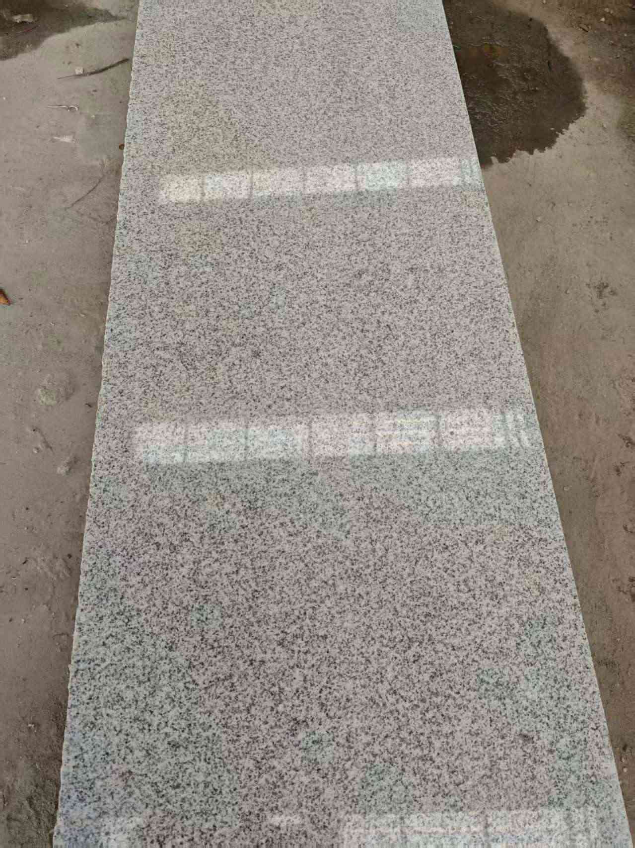 泸州芝麻白光面毛板